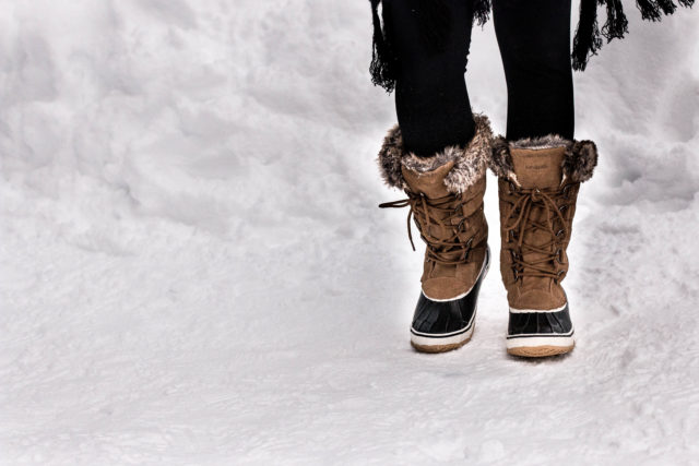 kathmandu snow shoes